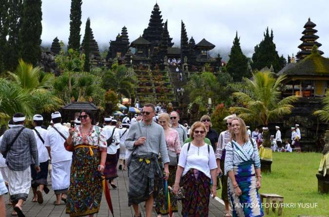 Turis Asing di Bali Wajib Bayar Pajak Rp 150.000 