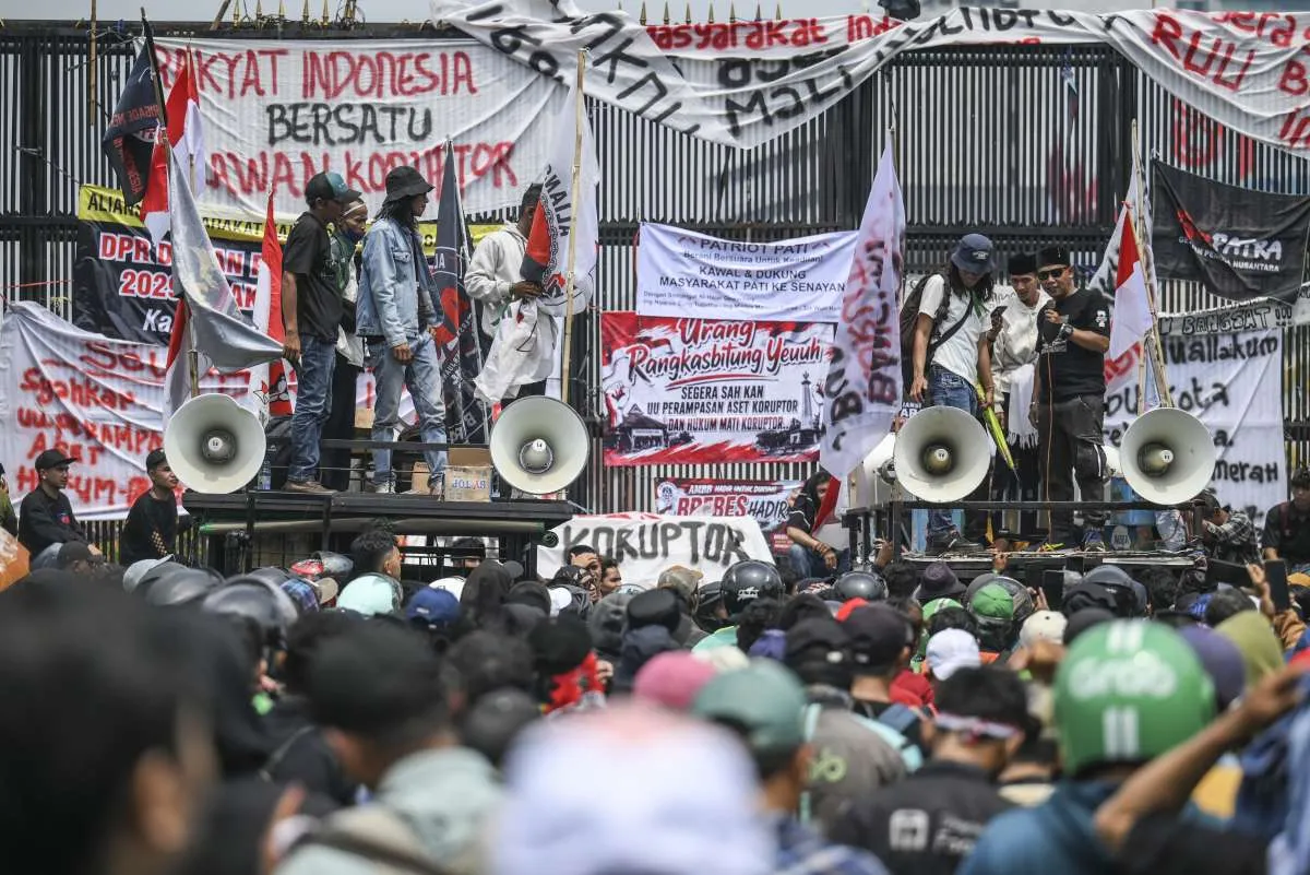 Situasi Terkini Demo Depan DPR, Massa Bergerak ke Tol Slipi