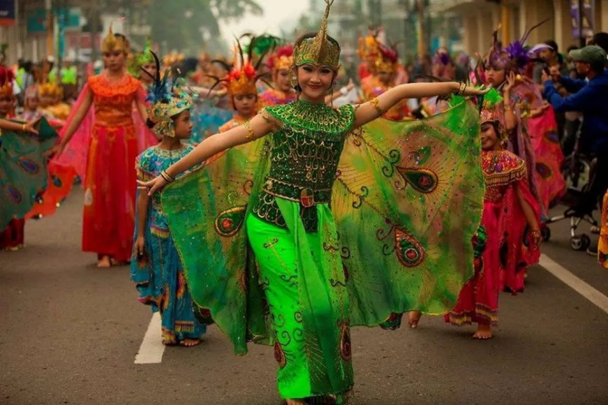 ​Tari Merak Berasal dari Daerah Jawa Barat: Ini Properti, Makna Gerakan, dan Sejarahn