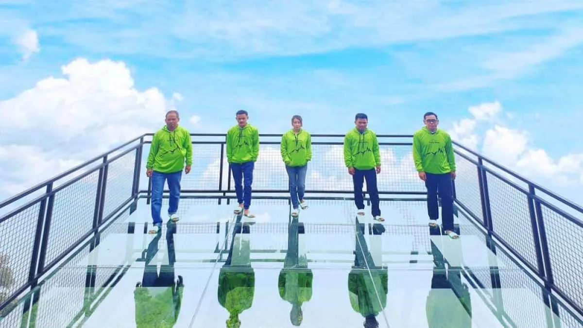 Awang Awang Sky View, tempat wisata di Gunung Telomoyo yang punya gardu pandang