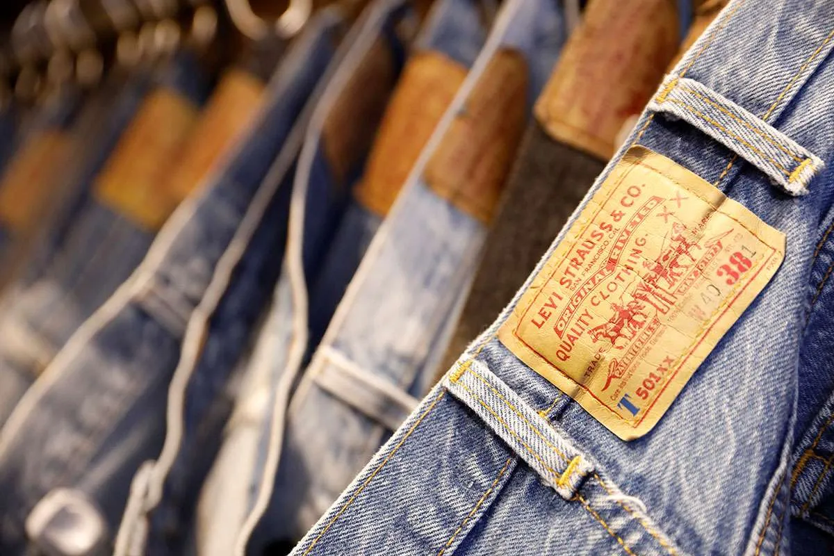 Dihantam Tarif Trump, Levi Strauss & Co Naikkan Harga Jual Produk