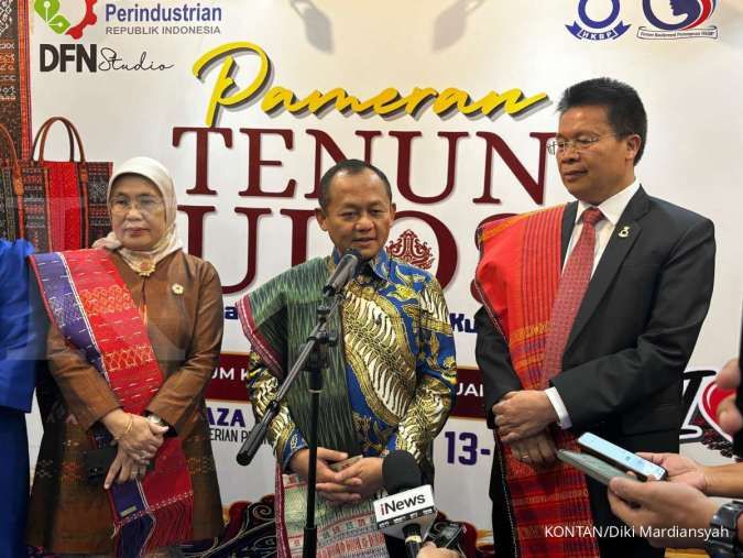 Kemenperin Bidik Ulos Jadi Produk Fesyen Bernilai Ekonomi Tinggi