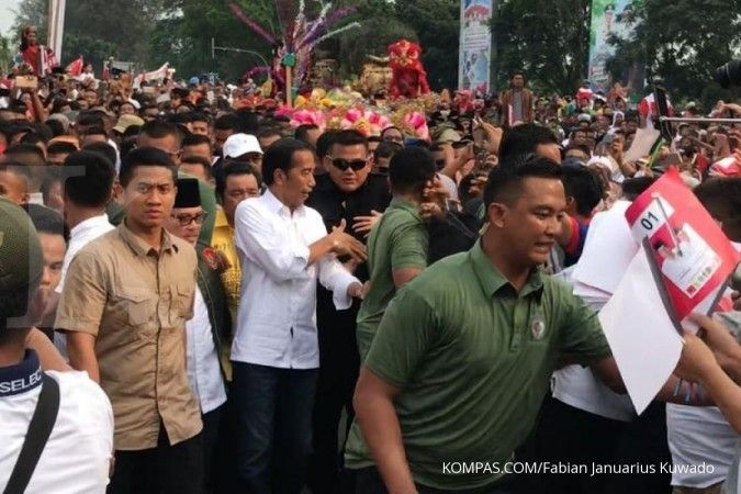 Hadiri kampanye di Dumai, Jokowi dan Iriana jalan kaki 1 kilometer