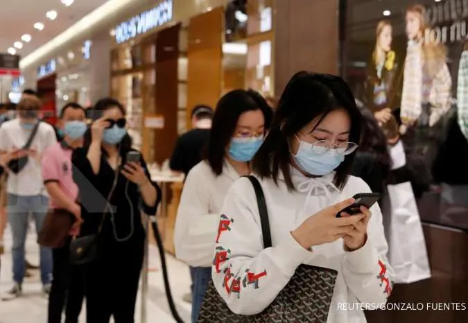 Shoppers revel as Printemps department store reopens in Paris