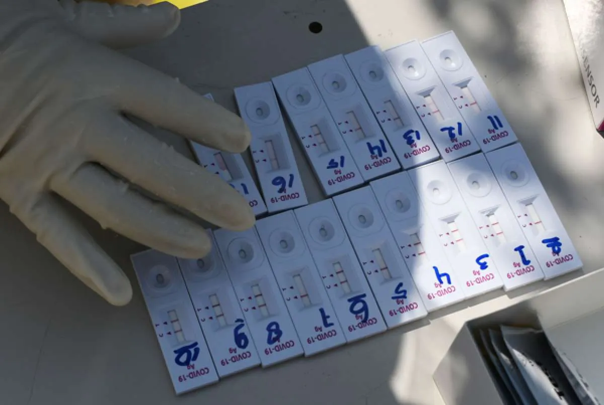 Ditemukan tes PCR kumur, ini bedanya dengan swab PCR serta rapid antigen menurut ahli