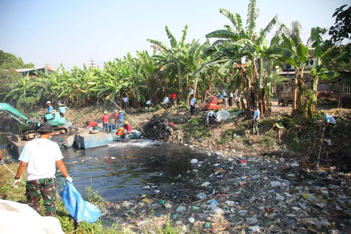 Wings Group Indonesia gandeng Pemprov Jawa Timur bersihkan Kali Tengah, Gresik