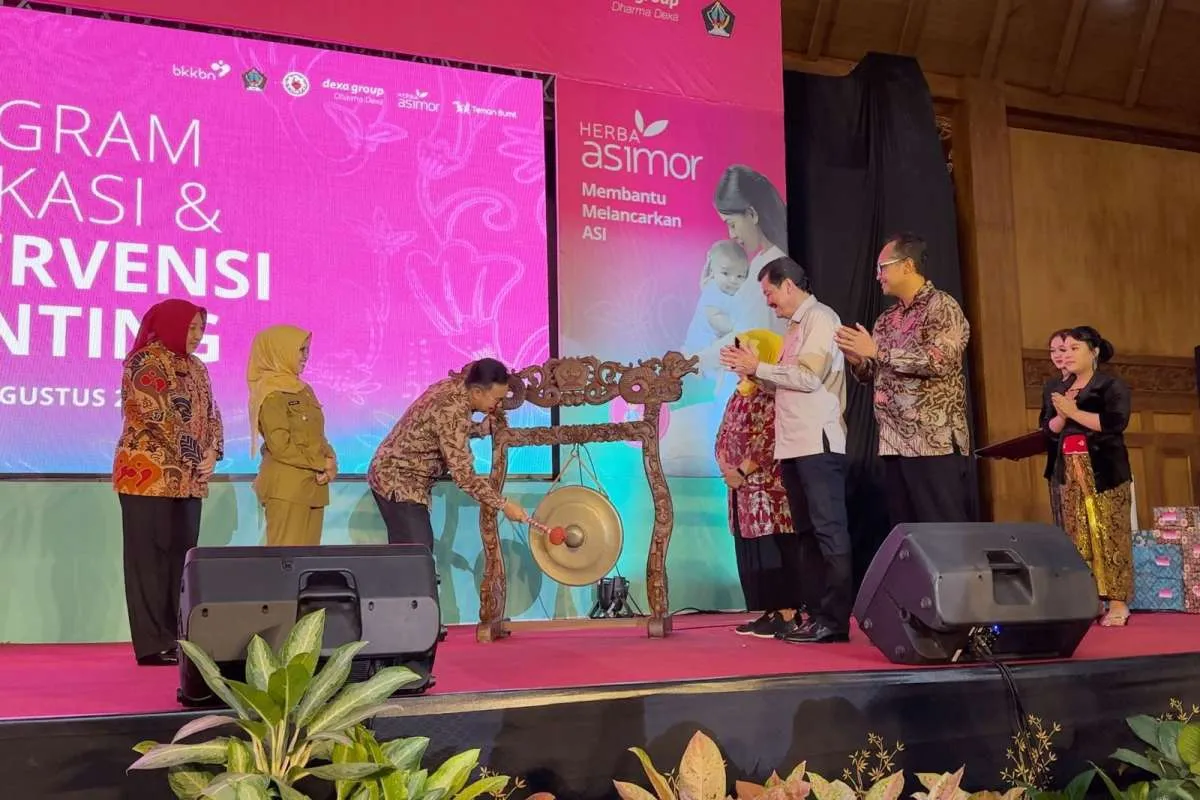 Tekan Stunting, BKKBN Gandeg Dexa Medica Edukasi Bidan di Blitar