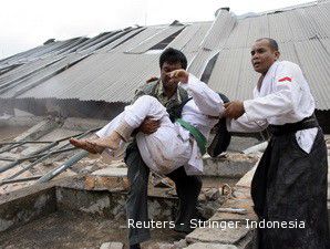 Korban Gempa Membuat Pemda Padang Kewalahan
