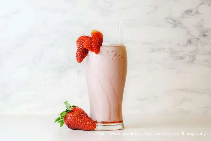 5 Resep Smoothie Sehat Berserat Tinggi yang Bantu Melancarkan BAB