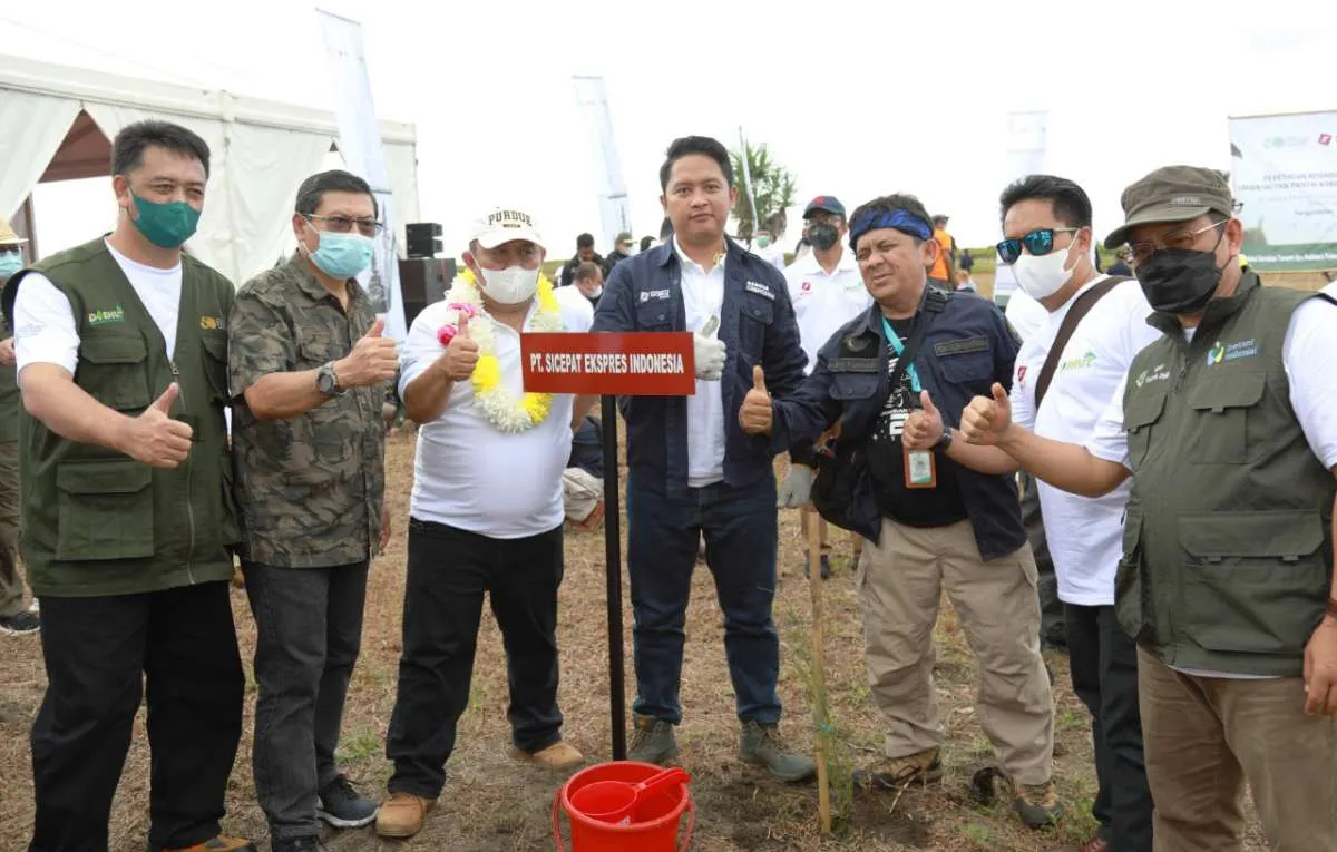 SiCepat Ekspres Dukung Rehabilitasi Hutan dan Lahan Pantai Karang Tirta Pangandaran