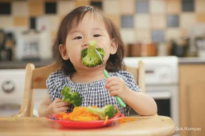 Moms Wajib Tahu Nih! Inilah Cara Menerapkan Pola Makan Sehat pada Anak