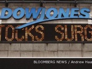 Indeks S&P's naik, Dow Jones tergelincir