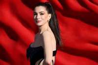 Anne Hathaway Bertransformasi Jadi Bintang Pop Bermasalah di Film Mother Mary
