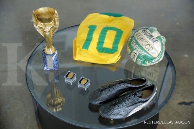 Wow! Jersey Pele di Final Piala Dunia 1958 Laku Rp 88,2 Miliar