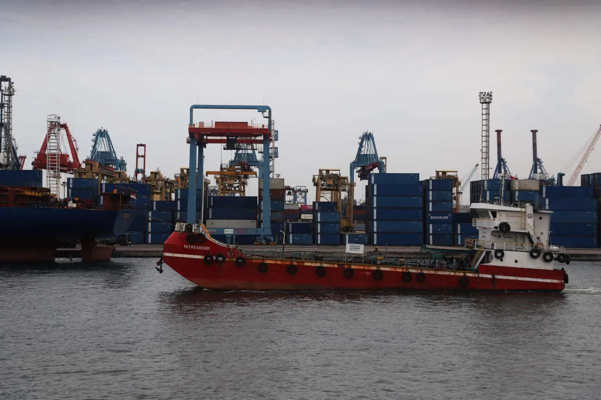 Surplus Neraca Perdagangan Diperkirakan Menyusut pada April 2025