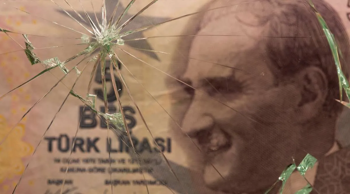 Turkish lira in historic 15% crash after Erdogan stokes fire sale