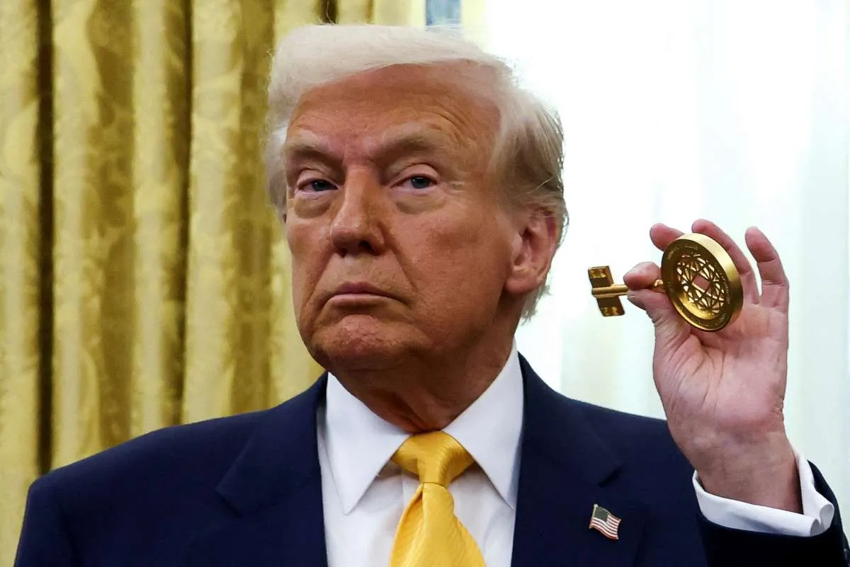 Trump Lipat Gandakan Tarif Impor Baja dan Aluminium Kanada, Pasar Keuangan Terguncang