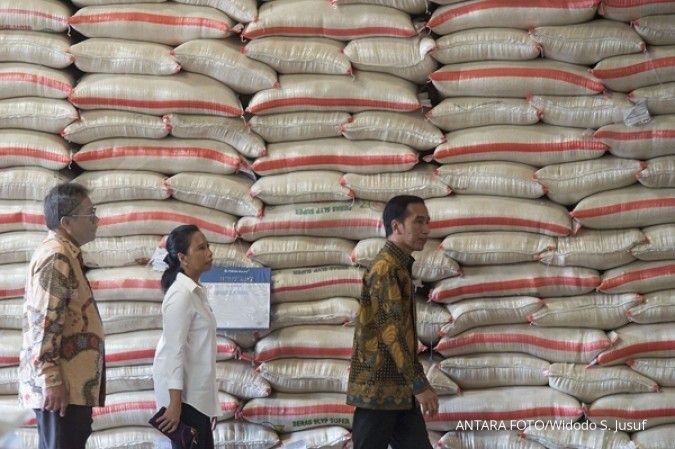 Jokowi luncurkan operasi pasar di gudang Bulog