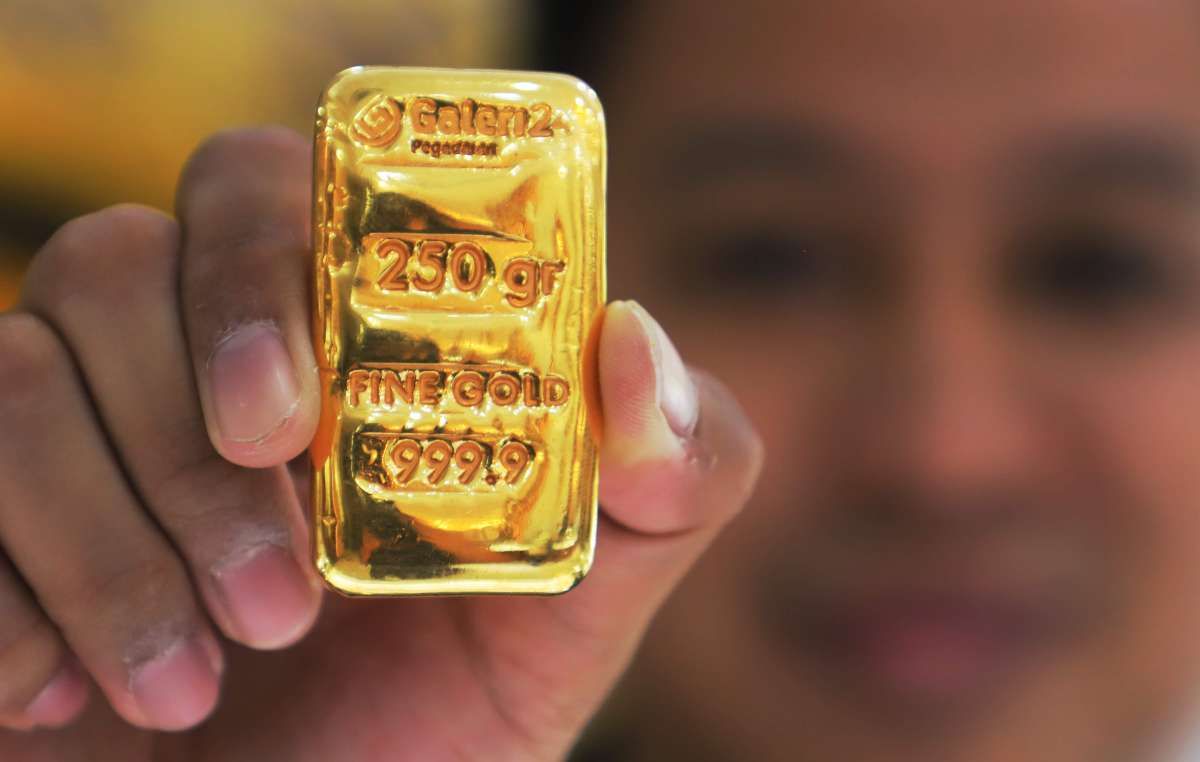 Harga Emas Dunia Naik Tipis saat Dolar AS Melemah