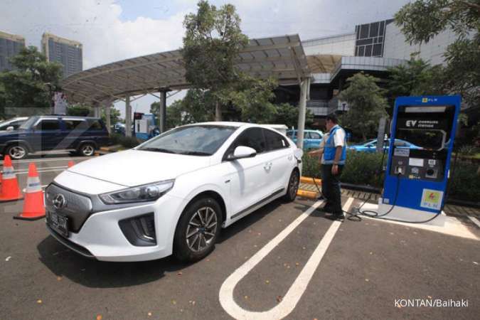 Pelaku industri otomotif masih hati-hati menggarap kendaraan listrik di Indonesia