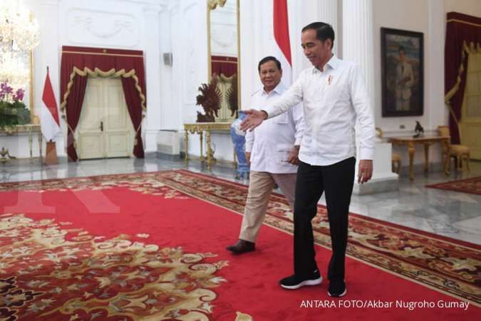 Kompak berkemeja putih, Prabowo dan Jokowi bertemu di Istana