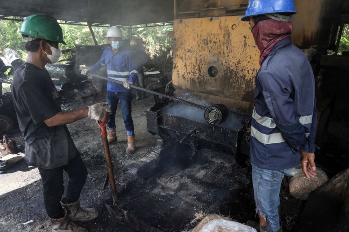 Pupuk Kaltim (PKT) Olah Limbah Plastik Jadi Bahan Aspal Jalan