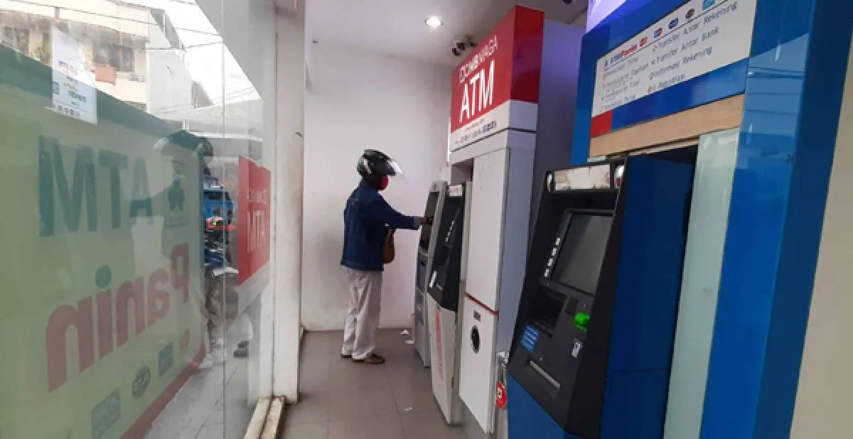 Cek kode transfer bank, biar tak kiriman uang tak nyasar ke rekening lain