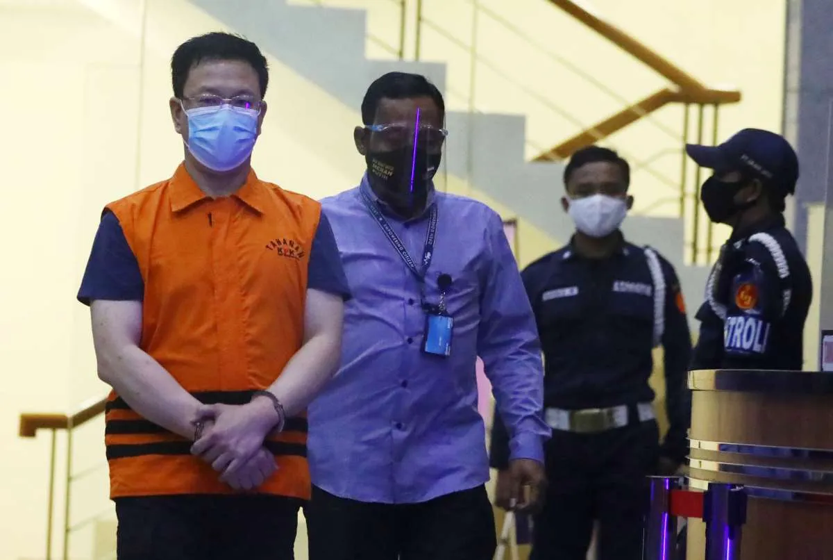 KPK tahan Hiendra tersangka suap eks sekretaris MA Nurhadi, setelah ditangkap di BSD