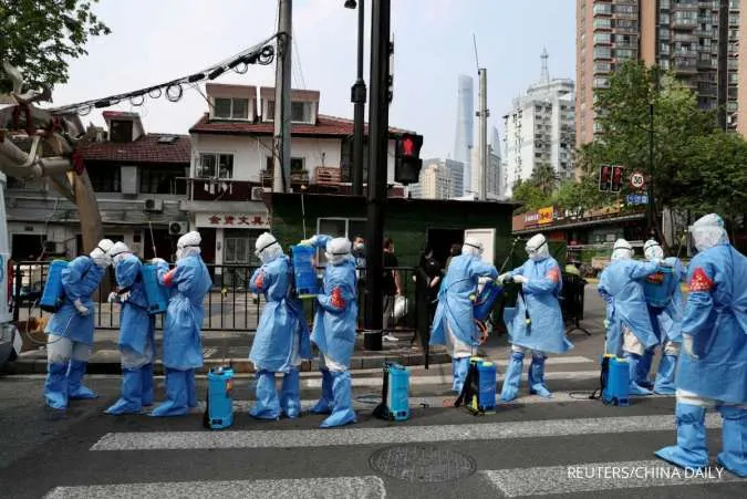 Shanghai to Keep Covid Curbs as Infections Outside Quarantine Rise Again