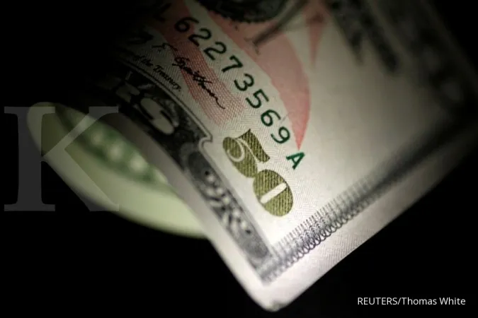 FOREX-Dollar hobbled by lower U.S. yields, pound sags on dovish BoE