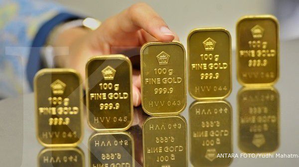 Harga acuan emas Antam turun Rp 2.000 per gram