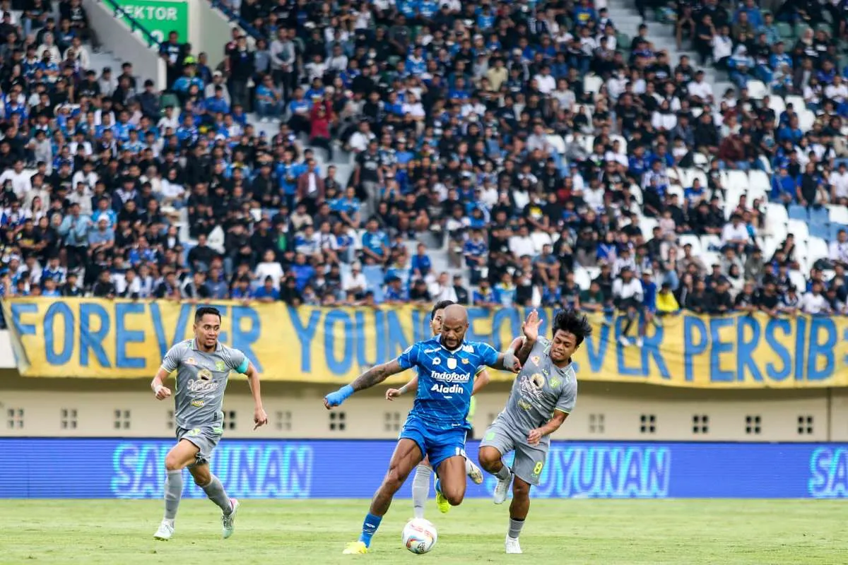 Persib Bandung Sukses Kalahkan Persebaya Surabaya 3-1
