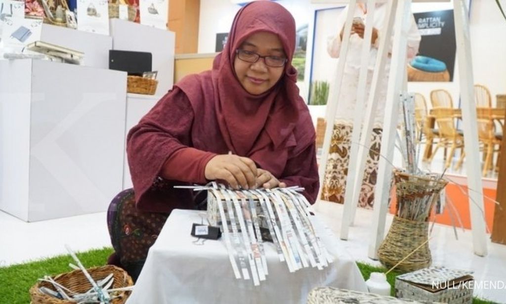 Bikin Produk Handicraft Dari Kertas Bekas Tembus Pasar Global