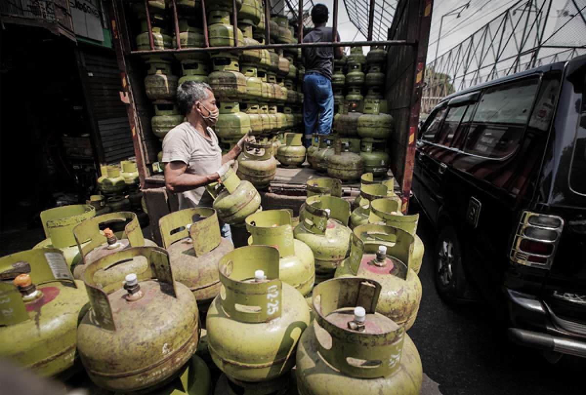 Tambah Subsidi, Kendalikan Lonjakan Harga Energi