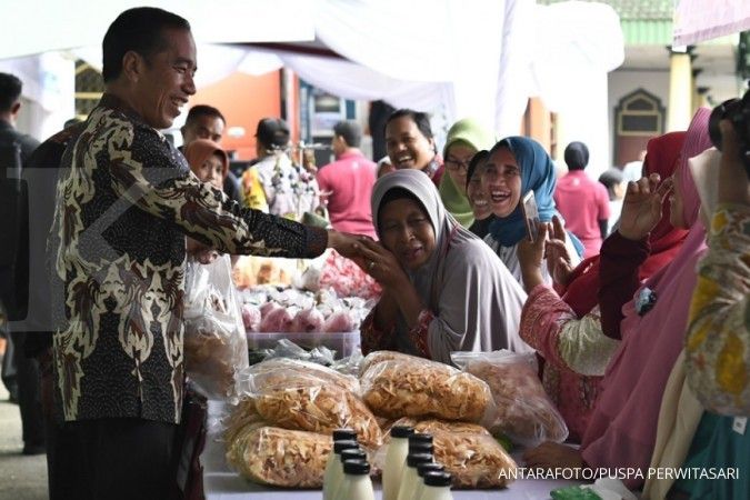 Presiden Jokowi sebut 3,7 juta keluarga di Jabodetabek bakal mendapat bansos