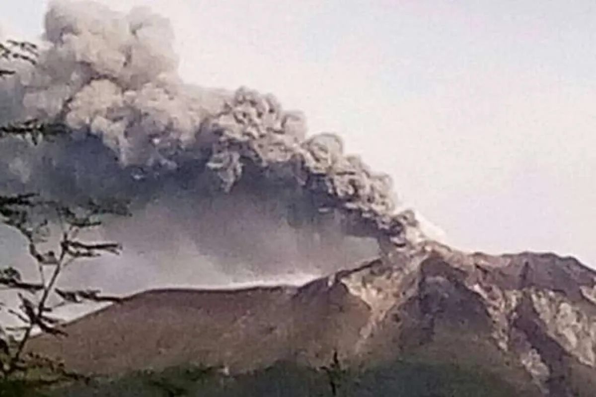 ​Mengenal Gunung Ile Lewotolok di NTT yang meletus 