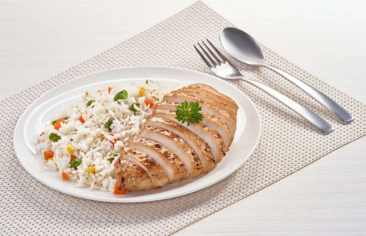 Resep Nasi Bawang Putih dan Ayam Marinasi, Harumnya Tak Tertahankan!