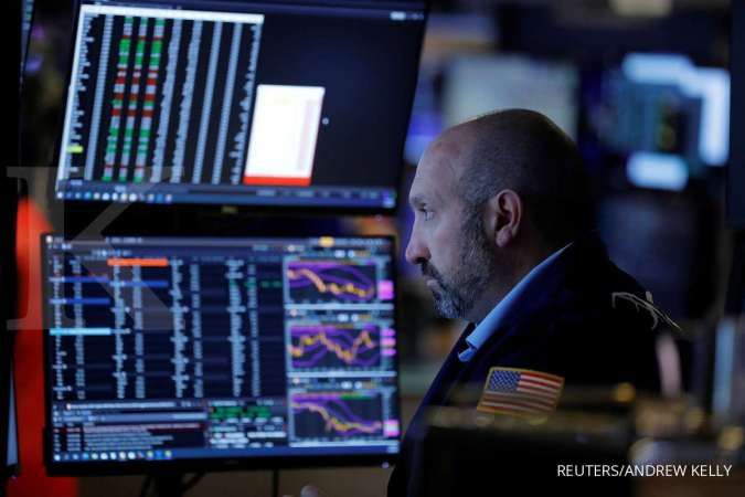 Wall Street turun, investor mencermati inflasi dan perkembangan varian Omicron