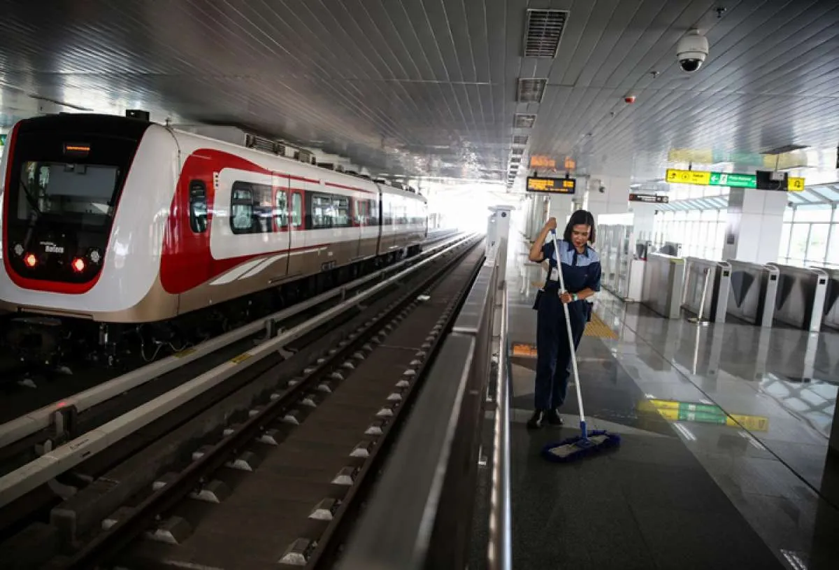 Resmi berbayar mulai hari ini, naik LRT bisa pakai Jak Lingko dan Jakcard