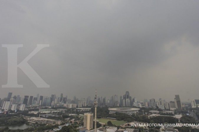Berawan di pagi hari, hujan ringan guyur sebagian Jakarta siang harinya