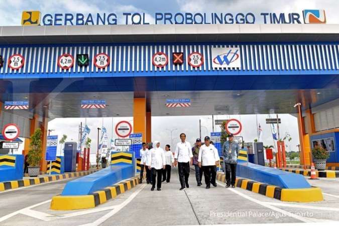 Jalan tol Pasuruan-Probolinggo tersambung, Jokowi: Mobilitas logistik lebih cepat