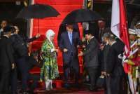 Di Bawah Guyuran Hujan, Prabowo Sambut Hangat Kedatangan Erdogan di Lanud Halim