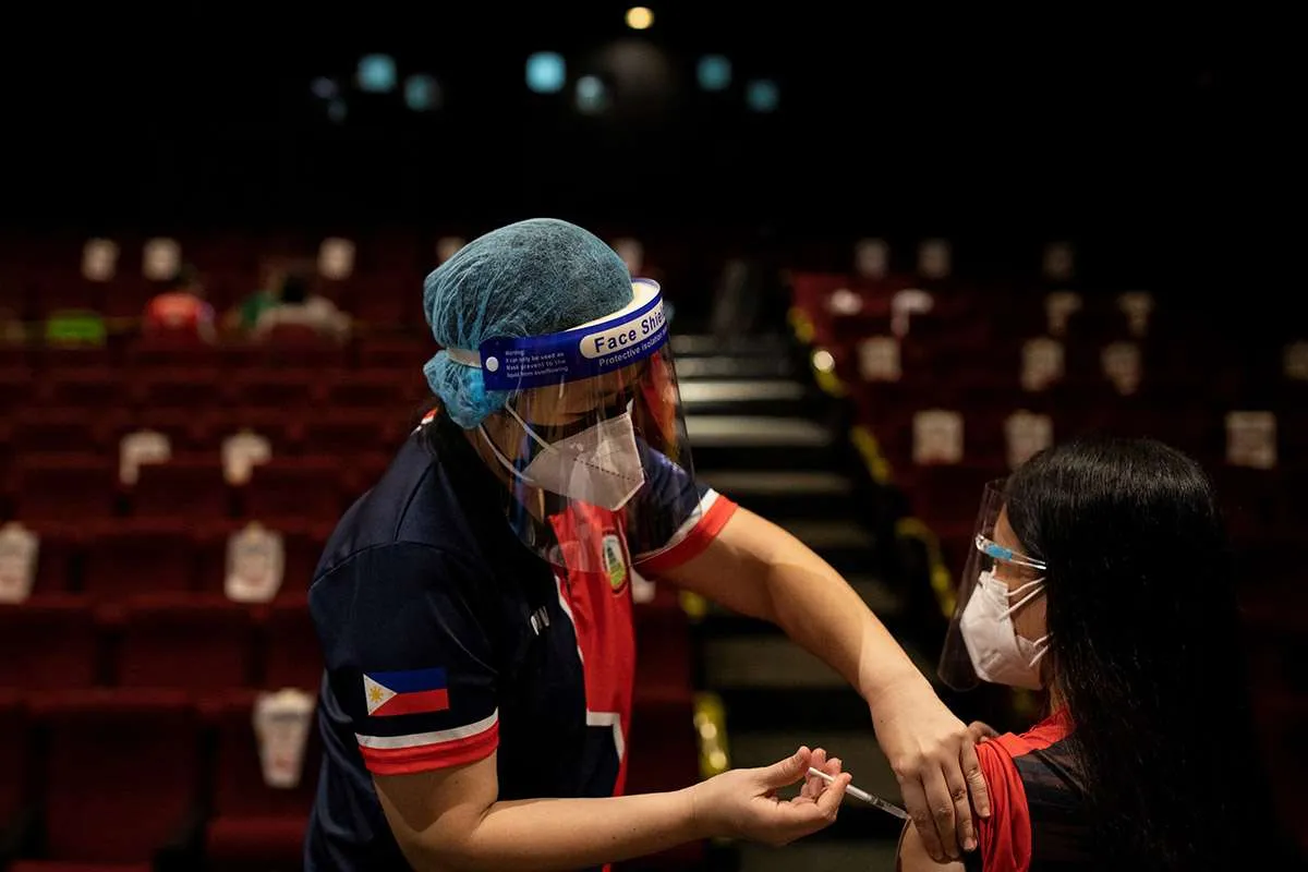 Filipina membuka kembali pusat kebugaran, museum saat gelombang virus corona surut