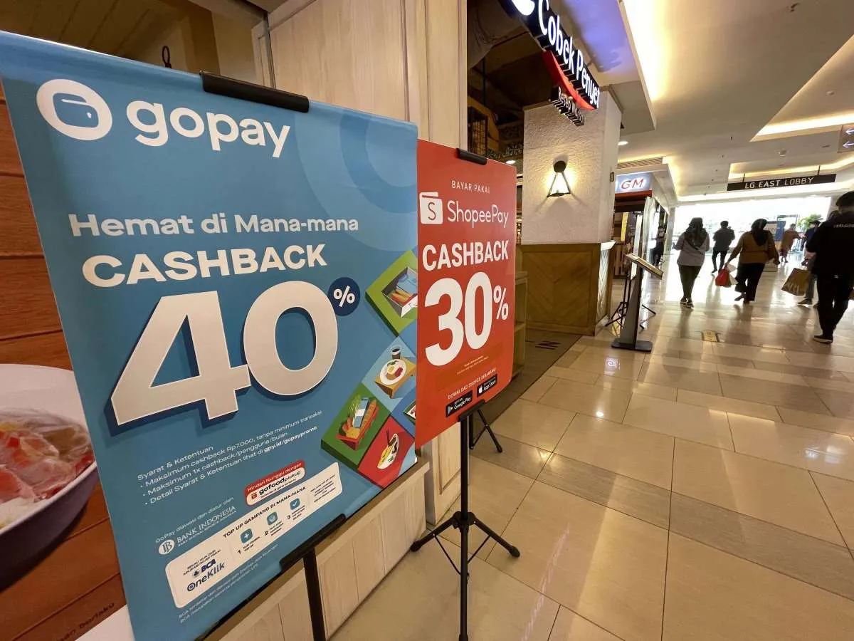 Lewat m-Banking BCA, BNI, Mandiri, BRI, dan BTN Bisa Top Up GoPay, Ini Caranya