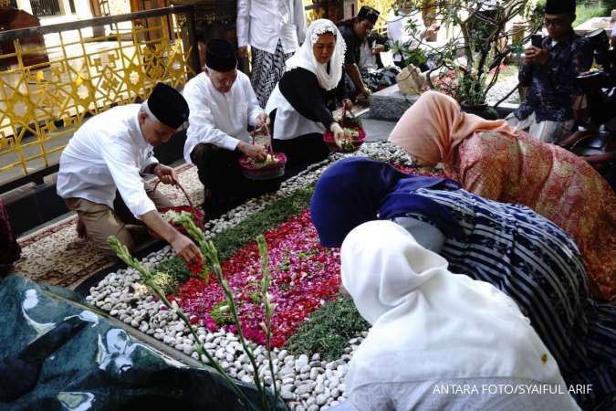 Ganjar Ziarah ke Makam Gus Dur Didampingi Yenny Wahid