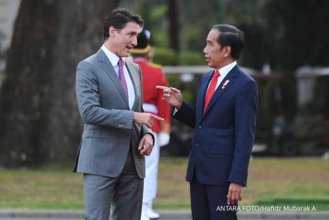 PM Kanada Justin Trudeau Hadiahi Jokowi Jersey Basket Bernomor Punggung 7