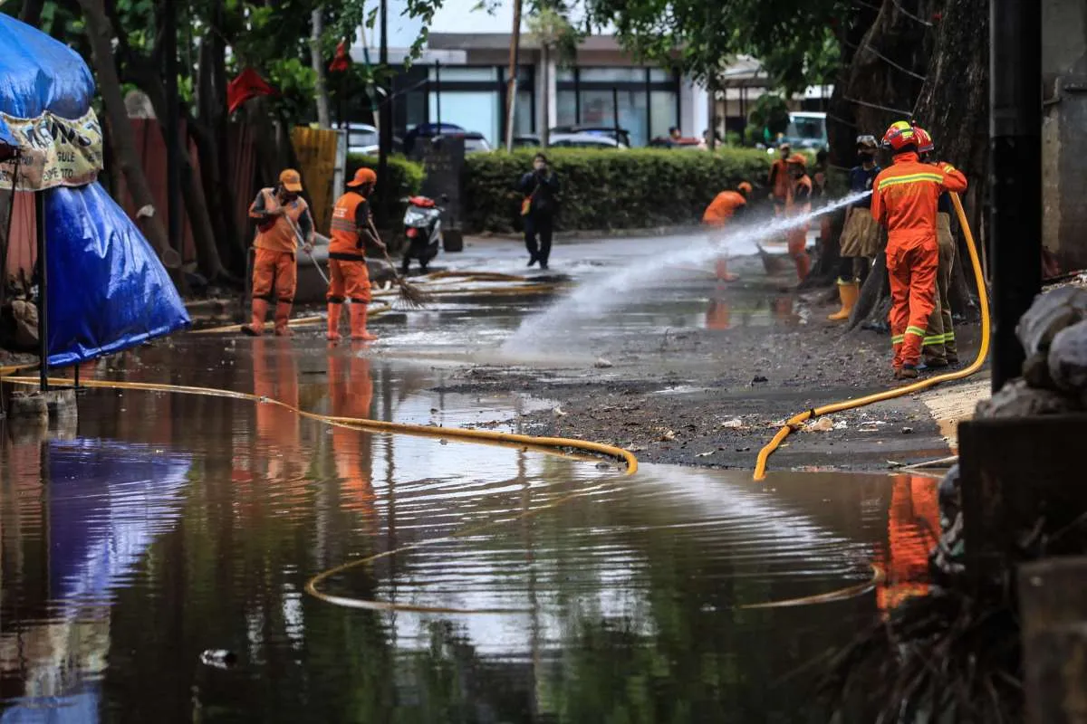 Akibat banjir Jakarta saat akhir pekan, kunjungan ke pusat perbelanjaan turun 5%