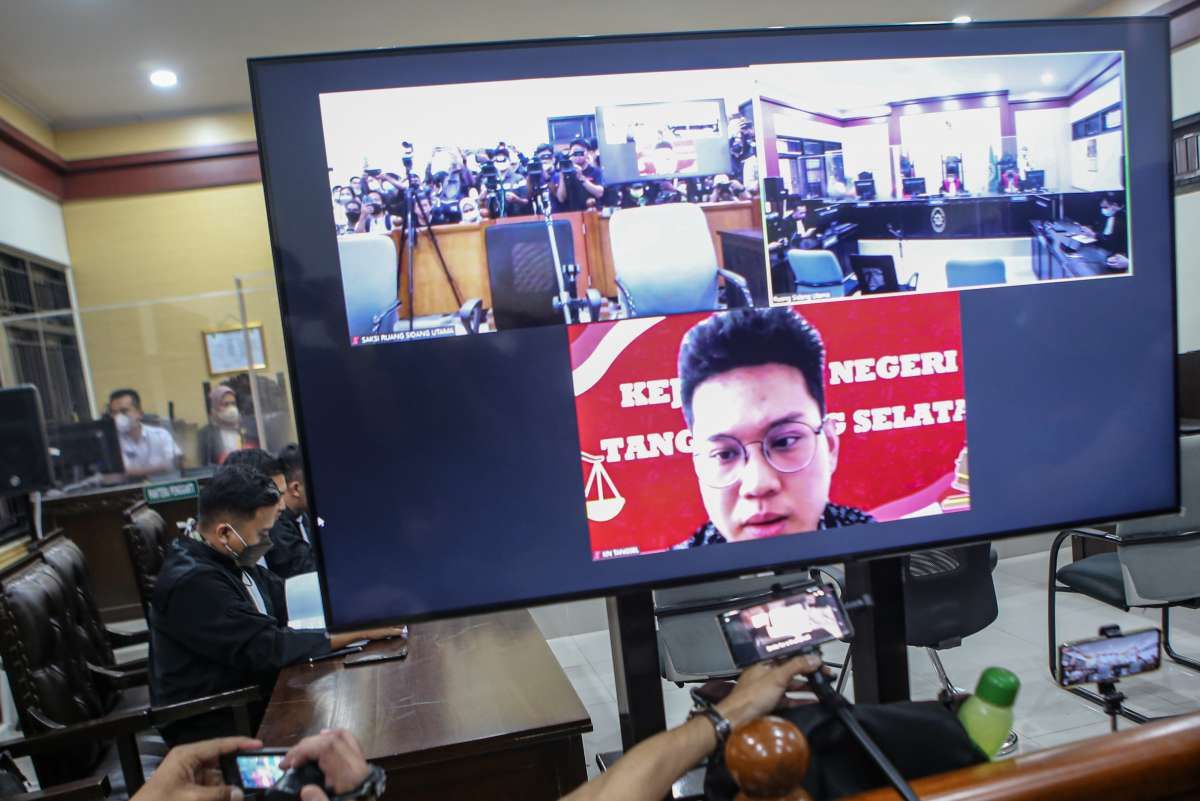 Vonis Binomo Indra Kenz: Mobil Ferrari & Tesla Hingga Uang, Dirampas Untuk Negara