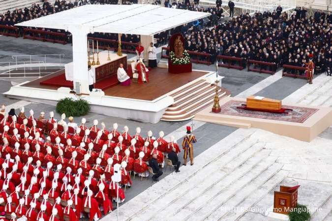 Paus Fransiskus Pimpin Misa Pemakaman Paus Emeritus Benediktus XVI