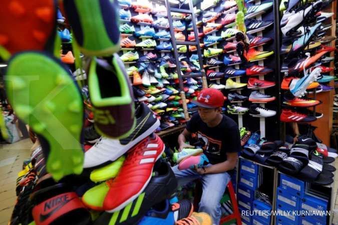 tak-ada-pertandingan-pemain-bola-mencari-penghasilan-dari-berdagang